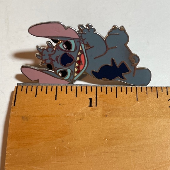 Stitch Disney Trading Pin Stitch Climbing, 2006 Booster Collection Pin - Picture 3 of 4